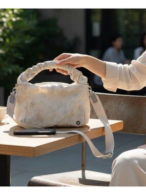 Lululemon Gathered Handle Crossbody Bag 6L Aquila White Opal Multi Rare W9DV3S